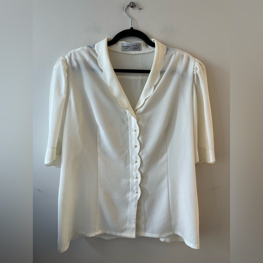 Vintage Weinberg Paris Par Auckie Sanft White Scallop Trim Pearl Button Blouse